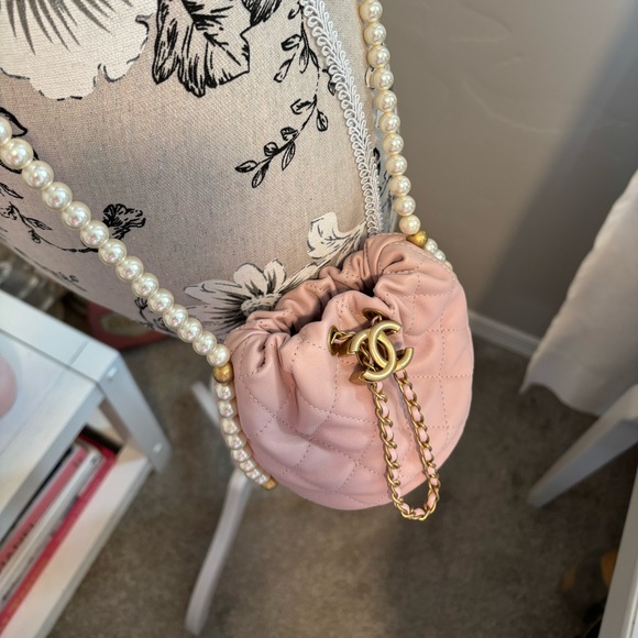 CHANEL Light Pink Quilted Mini Drawstring Bag with Pearl Chain.  Never Used. - Picture 16 of 16